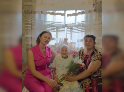 В Азовском районе труженица тыла Вера Чикина отметила 99-летие