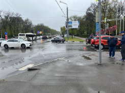 Несовершеннолетняя пострадала в ДТП с двумя иномарками в Ростове