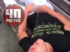 «Писающий лежа» мальчик на лавочке в парке попал на видео в Ростове
