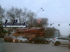 ДТП с бетононасосом и иномаркой спровоцировало огромную пробку в центре Ростова