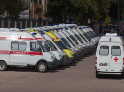 Скорые и фуры направили из Ростовской области на Украину