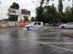 Мощная коммунальная река грозит затопить ипподром в центре Ростова