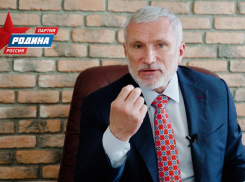 «Врач должен везде получать одинаково»: председатель партии «Родина» Алексей Журавлев