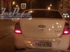 Эротично подпрыгивающая иномарка рассмешила автомобилистов в Ростове и попала на видео