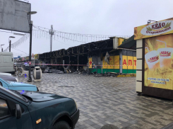 Три человека пострадали при пожаре торгового павильона в Ростове на Левенцовке