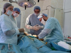 Хирурги восстановили челюсть мальчику, выпавшему из окна многоэтажки в Ростове 