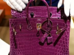 В подъезде дома на Западном у ростовчанки украли сумку с 370-ю тысячами рублей