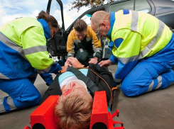 Массовая авария под Аксаем унесла две жизни, четыре человека ранены 