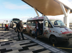 Добираться до аэропорта «Платов» своим ходом пришлось пассажирам переполненной маршрутки в Ростове