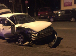 На противоположных сторонах улицы оказались две «Лады» после жуткой аварии в Ростове
