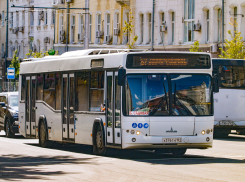 Ростовских водителей автобусов будут штрафовать за простои на остановках