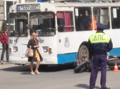 Мотоциклист, пострадавший в ДТП с троллейбусом, погиб в машине «скорой помощи»