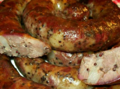 Аппетитную домашнюю колбаску из сочного мяса отобрали у грустного пассажира аэропорта «Платов» в Ростове