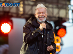 Олег Газманов исполнил песню «Мои ясные дни» в Ростове