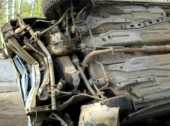 Жуткая смерть мужчины произошла за рулем опрокинувшегося автомобиля в Ростовской области