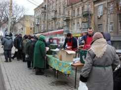 Для ростовских бездомных устроят праздничный обед 