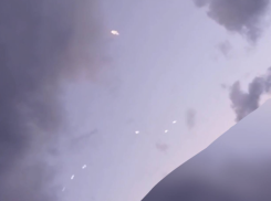 После атаки на Дон более 30 БПЛА и трёх ракет один человек пострадал и загорелся нефтезавод в Новошахтинске