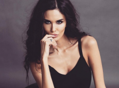 Алана Мамаева показала снимок без макияжа