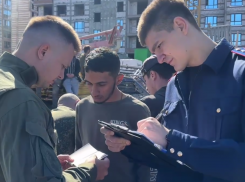 В Ростове на стройке ЖК силовики обнаружили 16 мигрантов-нелегалов