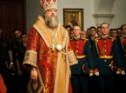 В главный храм ЮВО в Ростове передали икону 12 печерских зодчих