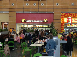 Голубеву предложили продлить работу ресторанов и открыть фуд-корты