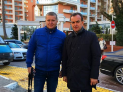 Кубанский губернатор без охраны прогулялся по набережной Геленджика и вызвал зависть ростовчан