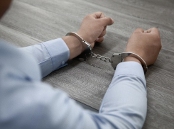 Силовики задержали полицейского при получении взятки от предпринимателя в Ростове