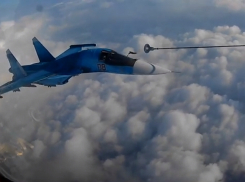 Летчики Южного военного округа показали, как ночью на лету заправили самолет