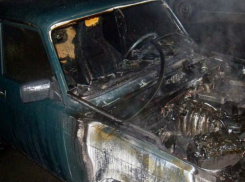 Угнанный автомобиль случайно спалили курильщики в Первомайском районе Ростова