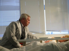 Губернатор Голубев посетил пострадавших после обрушения трибуны в Ростове