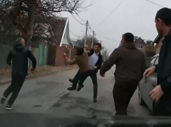 Ростовский Джон Уик: мужчина в костюме нокаутировал двоих противников и скрылся с места потасовки