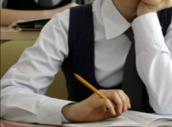 Две несовершеннолетние девочки в Ростовской области спали в подъезде боясь вернуться домой