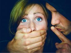 Разбойные нападения на ростовских девушек в их квартирах совершил 32-летний мужчина