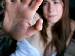 В Ростовской области мужчина насиловал приемную дочь, угрожая убийством