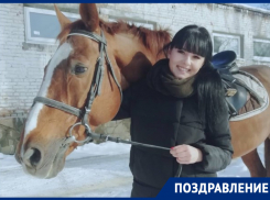 Чуткая и нежная Елена Почтенко отмечает день рождения