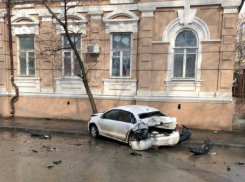 Водитель-новичок на иномарке попал в тройное ДТП в Ростове