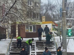 Обложной снег накроет Ростов после утренней расчистки города коммунальщиками