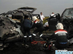 В Ростовской области пассажирская маршрутка столкнулась с внедорожником: погибли пять человек