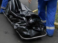 Смертельное падение 49-летней женщины произошло из окна многоэтажки в Ростове