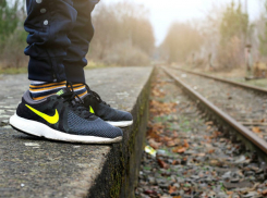 Новочеркасец попал под поезд и остался жив