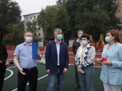 Сити-менеджер Алексей Логвиненко побывал в ростовских школах перед началом учебного года