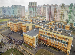 Самая большая школа Ростова приняла первых учеников