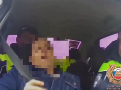 Инспекторы ДПС с мигалками доставили мужчину с инфарктом в больницу в Ростовской области