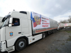  Колонна белых КамАЗов выдвинулась из Ростовской области в Донбасс