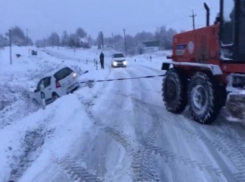 В Неклиновском районе сотрудники ГИБДД спасли женщину, попавшую в аварию