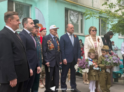 В Ростове прошел мини-парад для 99-летнего ветерана ВОВ 