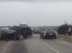 Последствия смертельной аварии под Ростовом сняли на видео