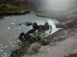 В Ростовской области УАЗ упал с дамбы: погиб водитель