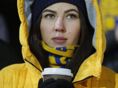 Эмоции горячих болельщиц на стадионе в фееричной битве «Ростова» и «Спарты» попали на фото