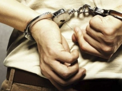 В Ростове на женщину напал собственный гость